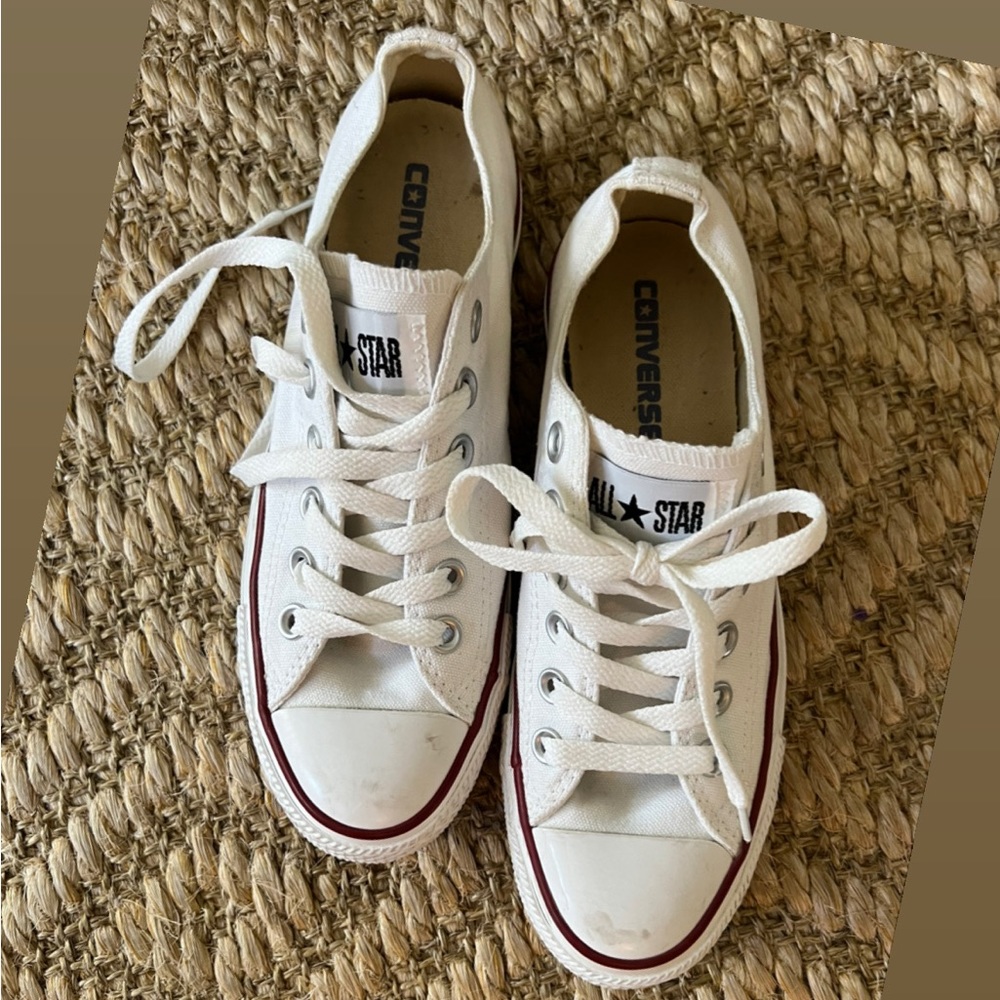 Never worn converse allstar - size says women’s 6.5 but they fit size 38/7.5